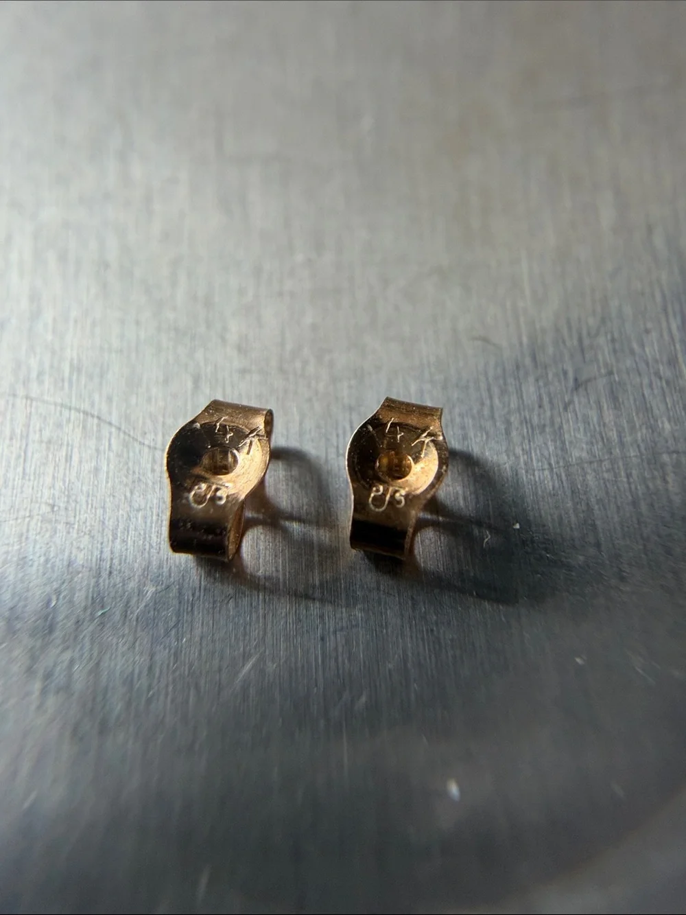 Solid 14K gold stud earrings with natural Black Tahitian (?) pearls - Picture 6 of 8